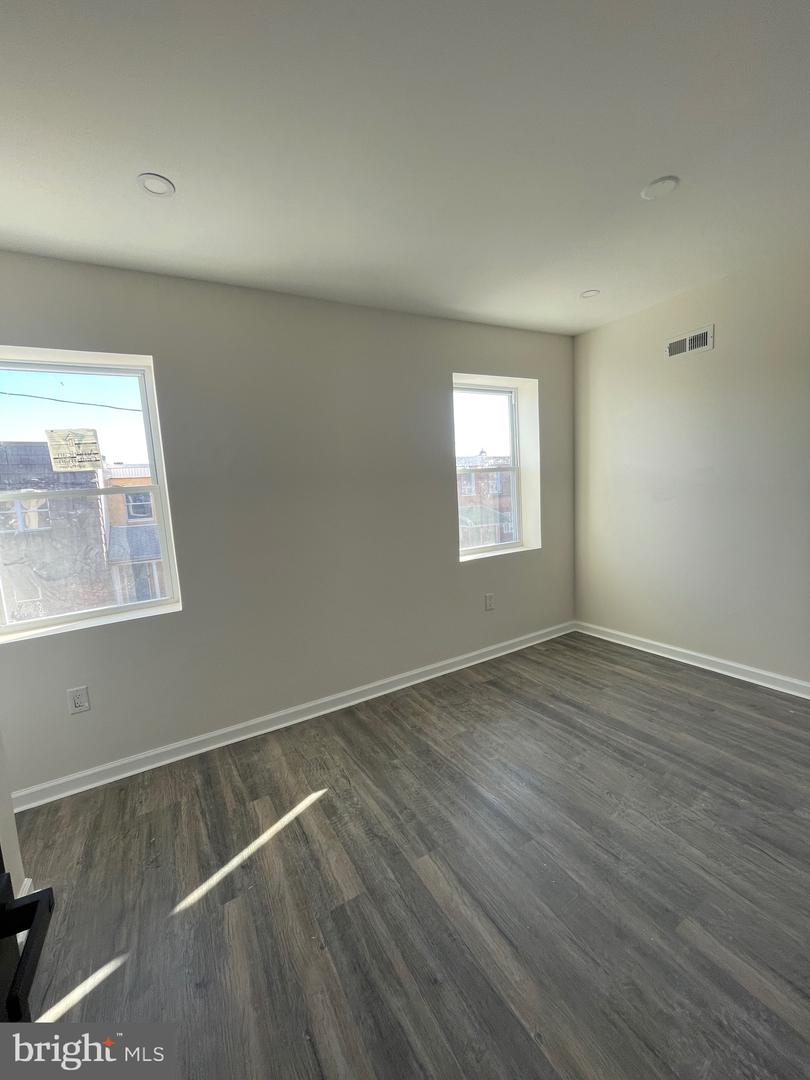 2704 S Marshall St Property Photo 5
