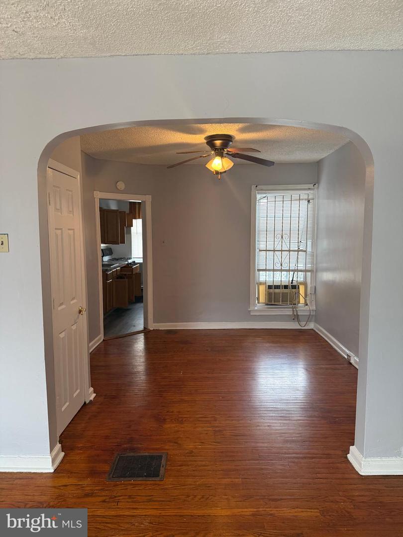 5753 N Beechwood St Property Photo 6