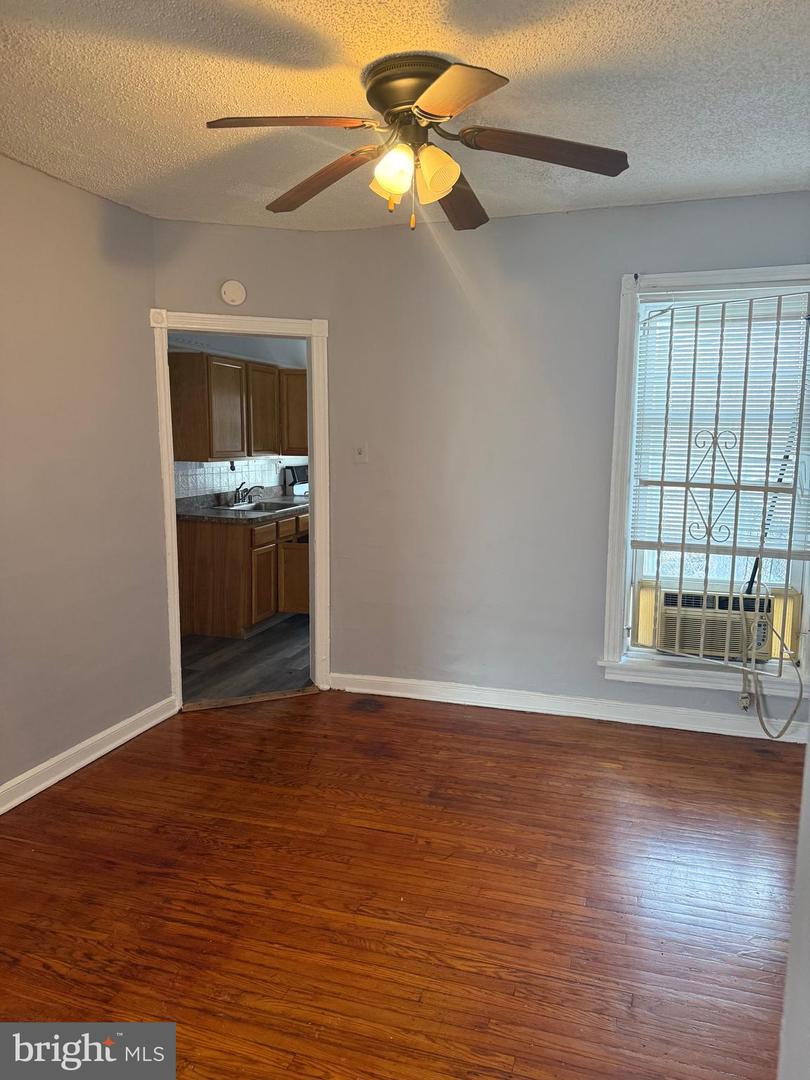 5753 N Beechwood St Property Photo 7