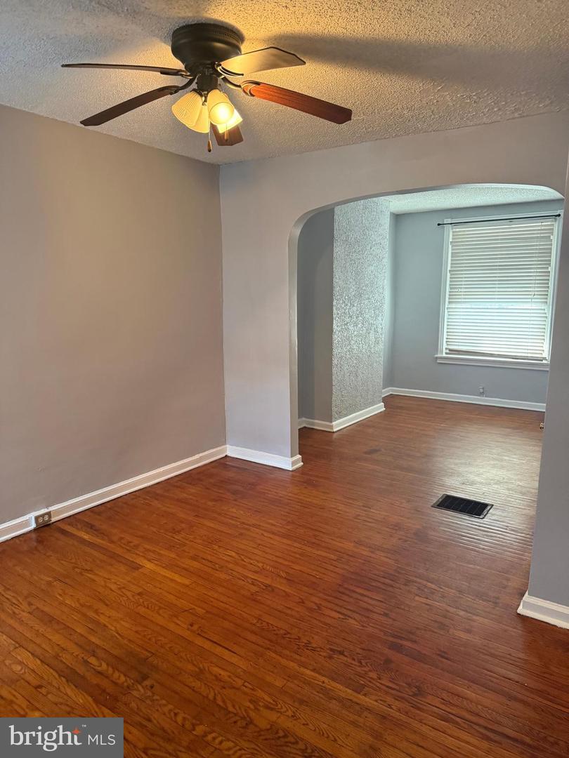 5753 N Beechwood St Property Photo 8
