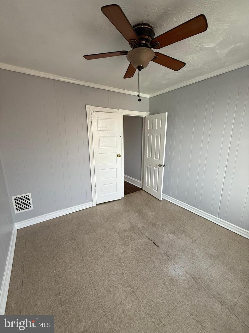 5753 N Beechwood St Property Photo 18