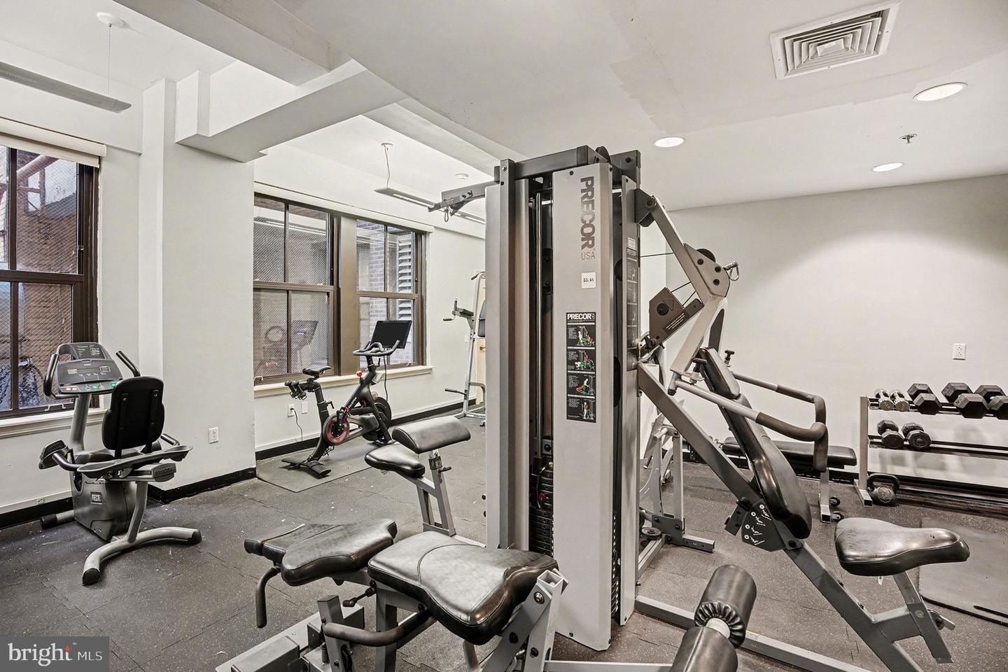 1500 Chestnut St #8c Property Photo 5