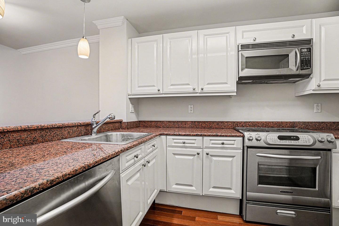 1500 Chestnut St #8c Property Photo 10