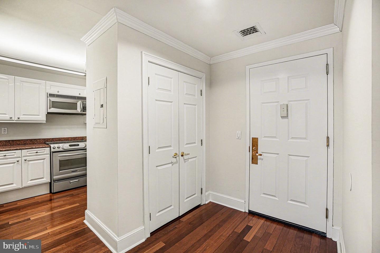 1500 Chestnut St #8c Property Photo 11