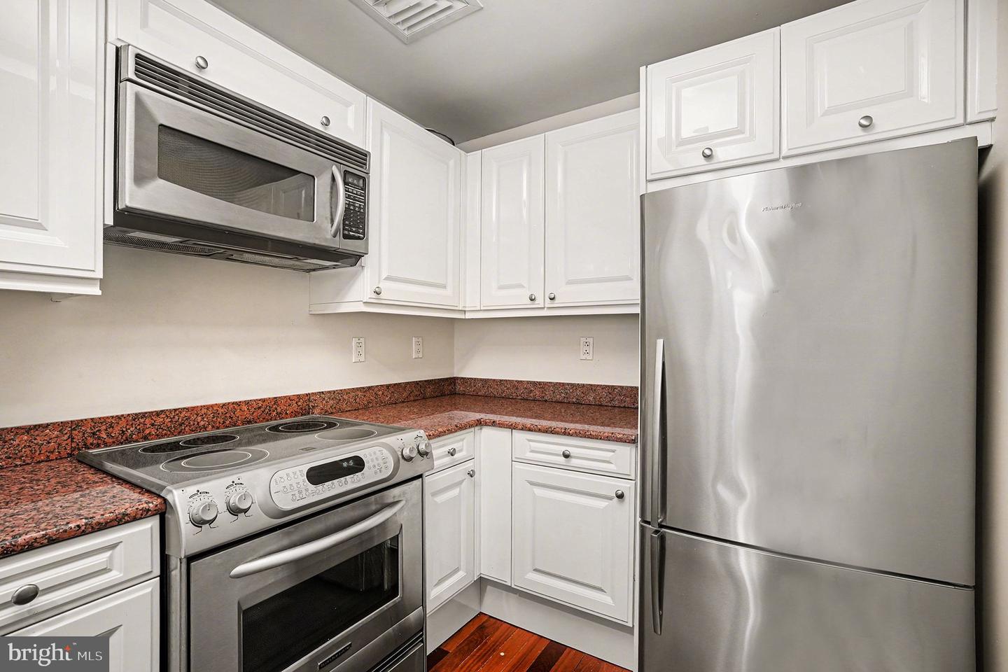 1500 Chestnut St #8c Property Photo 12