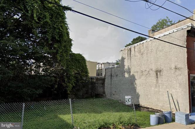4047 Cambridge St Property Photo 2