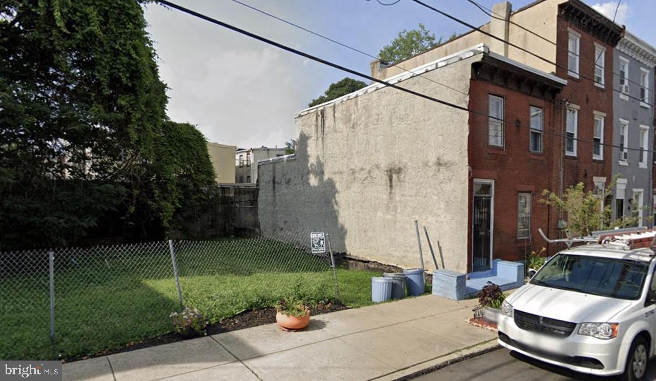 4047 Cambridge St Property Photo 4