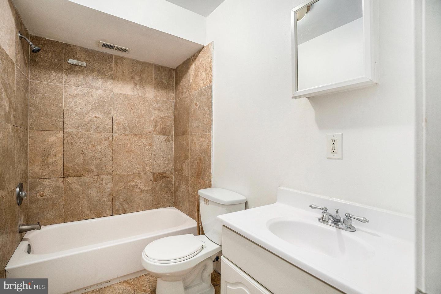 2027 N 15th St #3 Property Photo 10