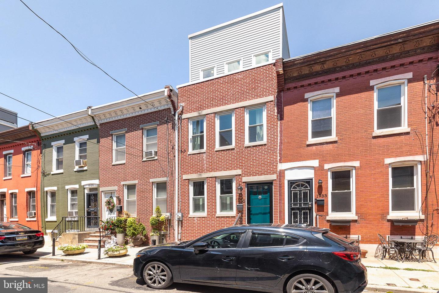 1935 Cambridge St Property Photo 2