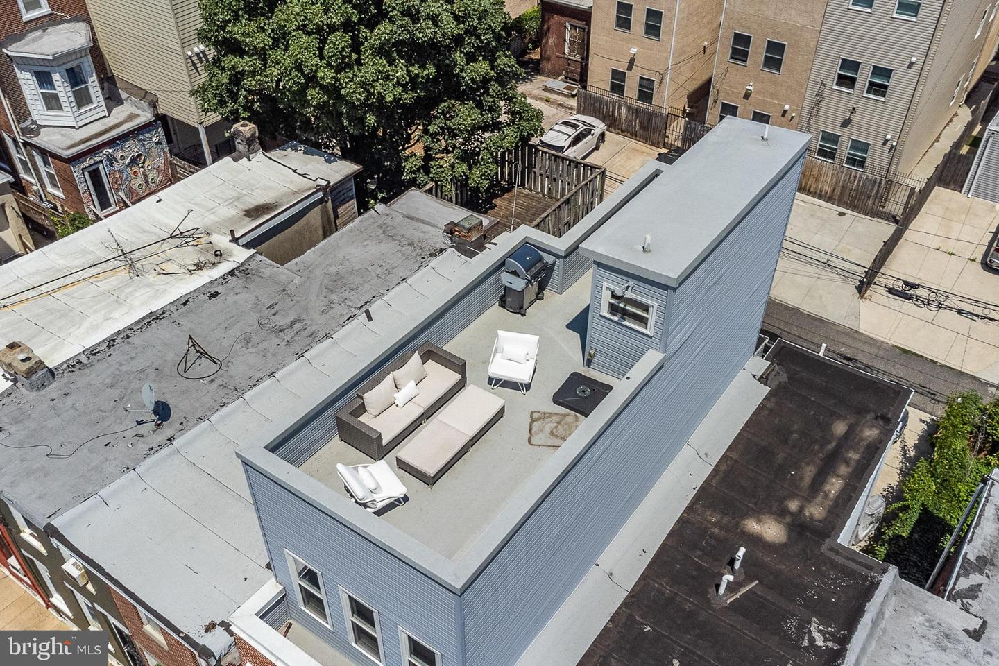 1935 Cambridge St Property Photo 4