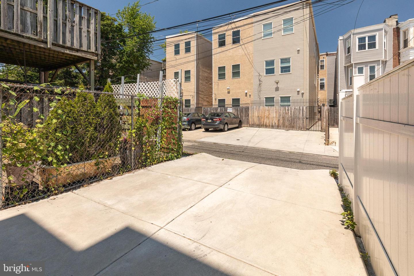 1935 Cambridge St Property Photo 16