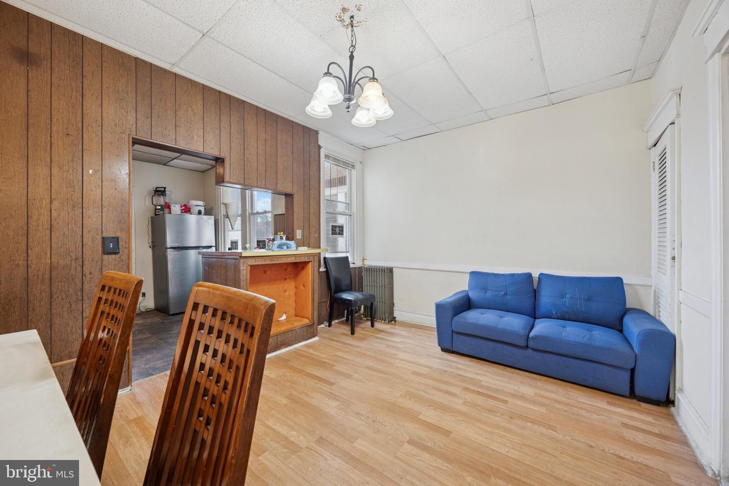 5627 Sansom St Property Photo 4
