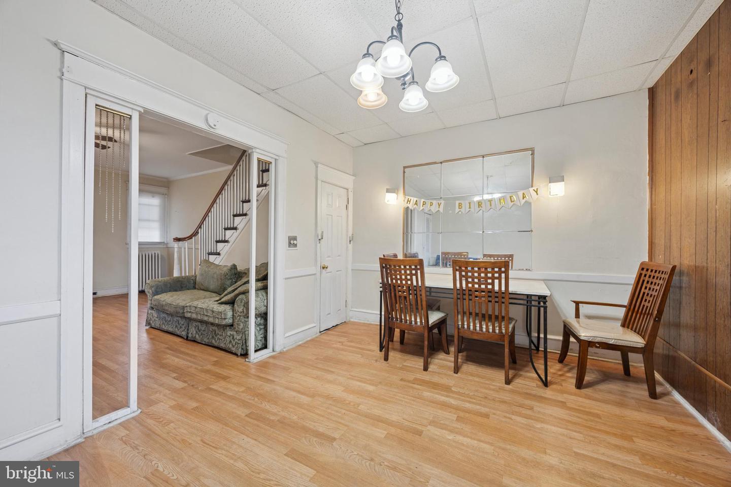 5627 Sansom St Property Photo 5