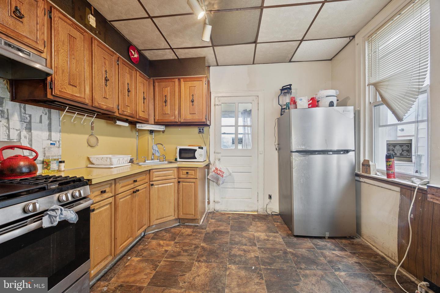 5627 Sansom St Property Photo 7