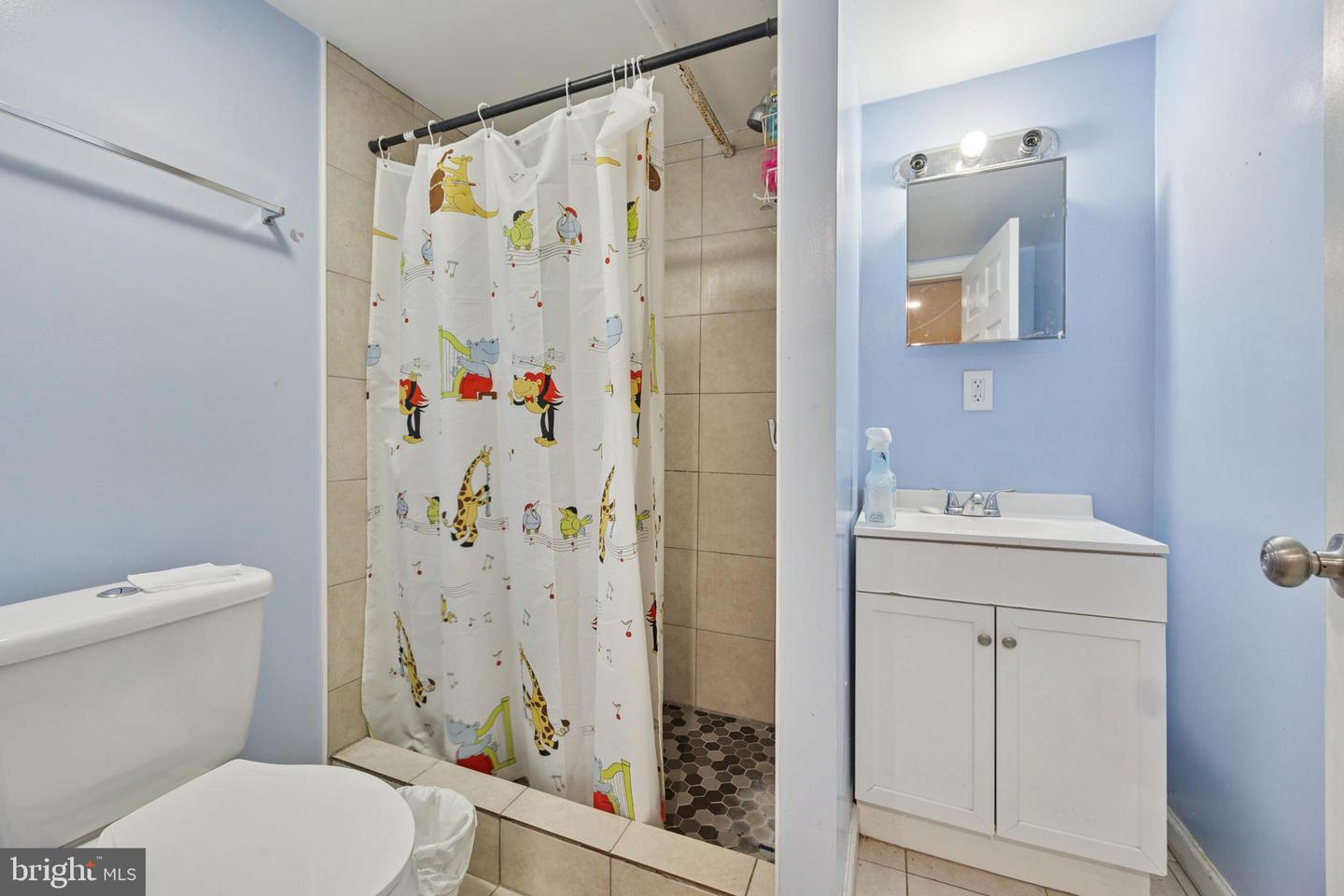 5627 Sansom St Property Photo 10