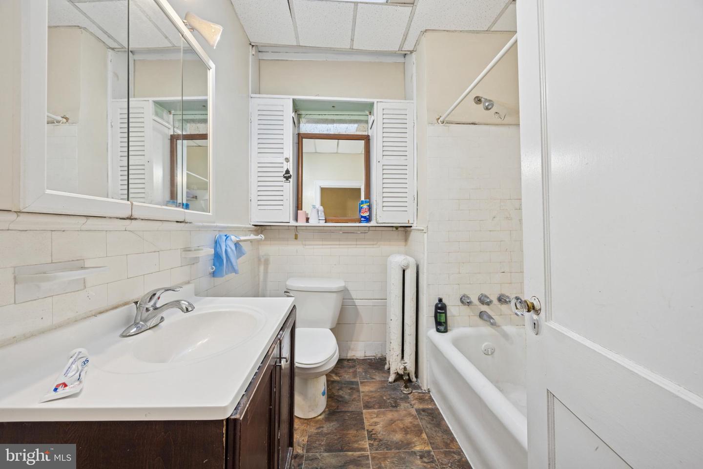 5627 Sansom St Property Photo 13
