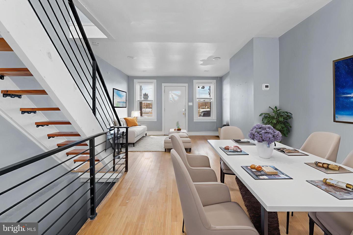 1629 S Dover St Property Photo 3