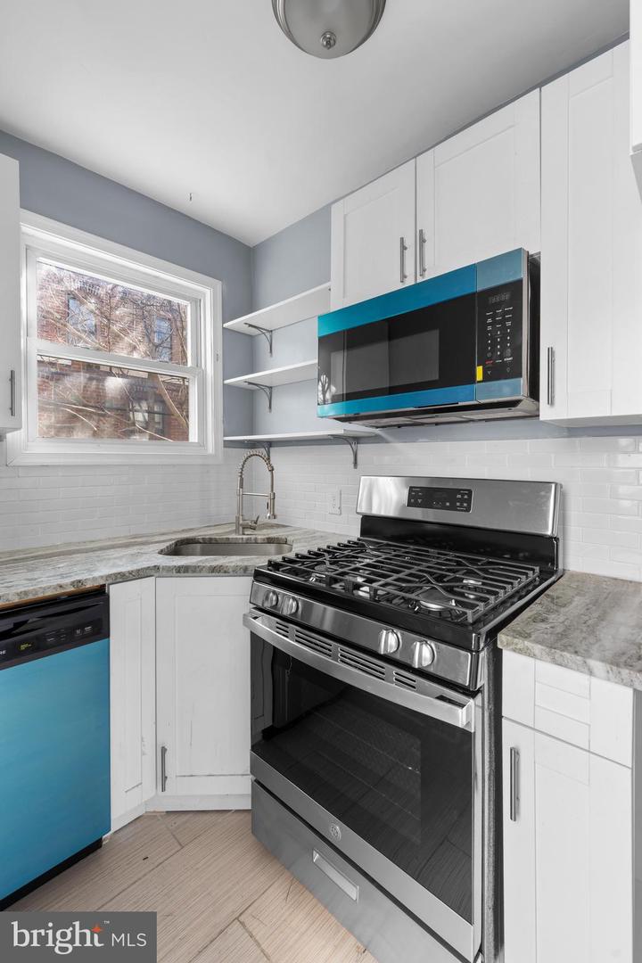 1629 S Dover St Property Photo 6