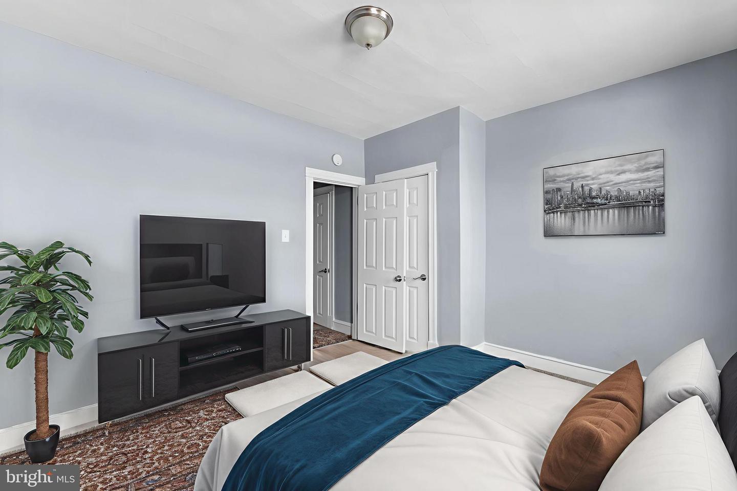 1629 S Dover St Property Photo 11