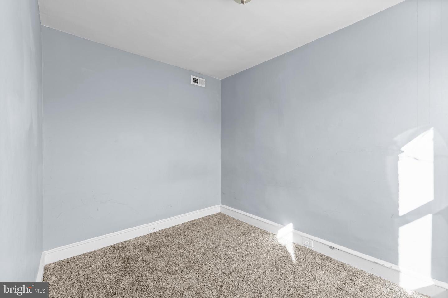 1629 S Dover St Property Photo 14