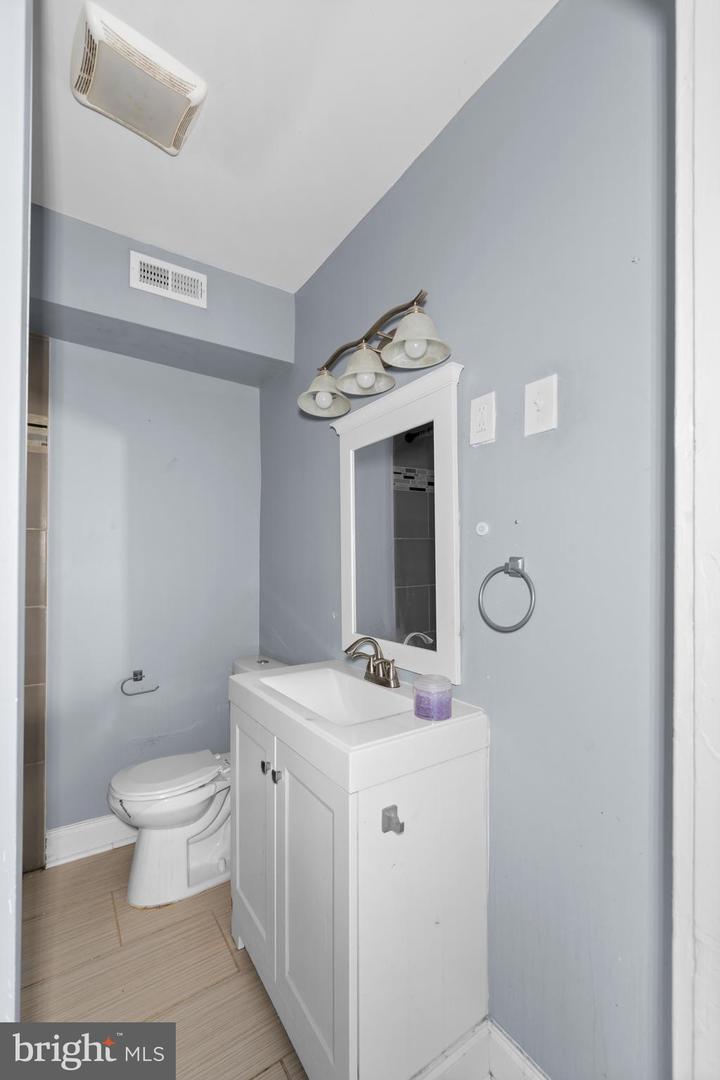 1629 S Dover St Property Photo 17