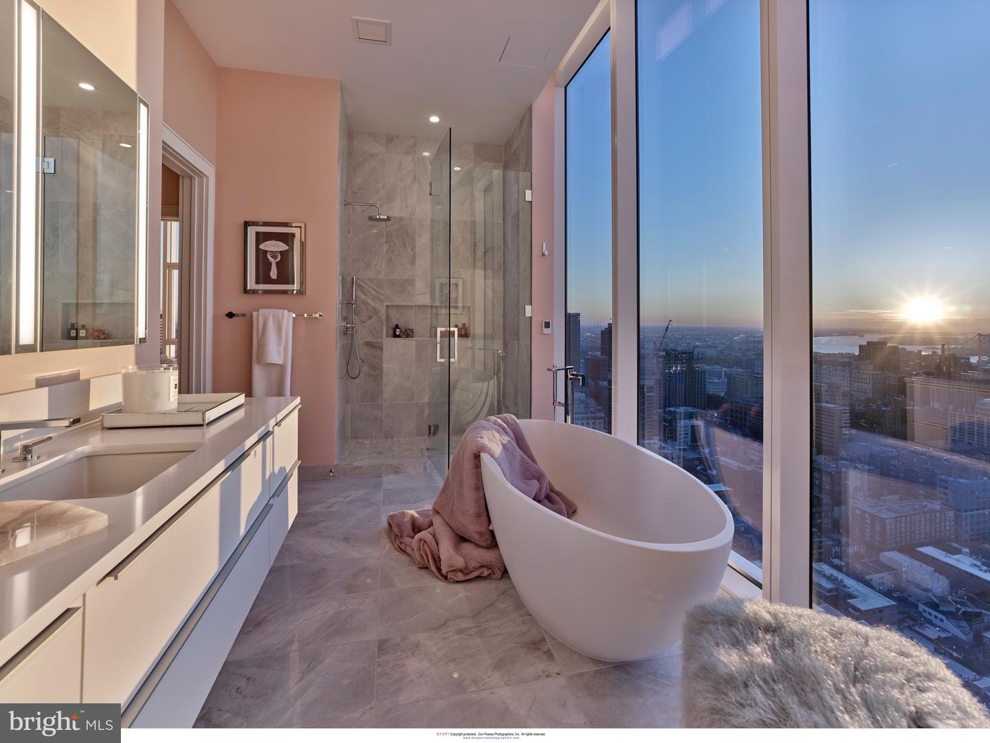 301 S Broad #ph2 - 4201 Property Photo 12