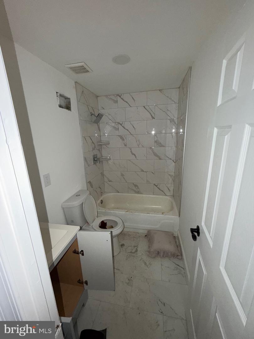 614 Emily St Property Photo 8