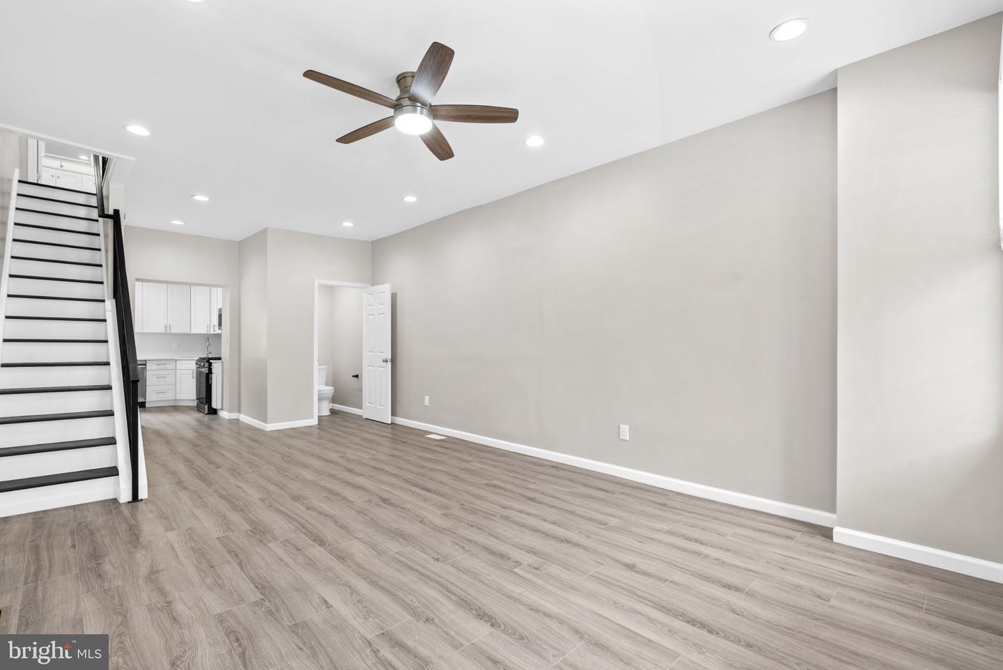 2126 Pierce St Property Photo 2