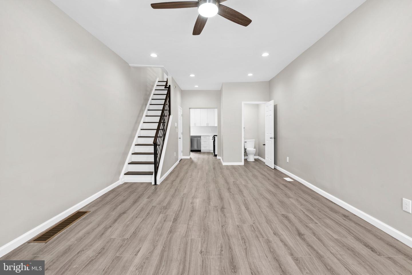 2126 Pierce St Property Photo 3
