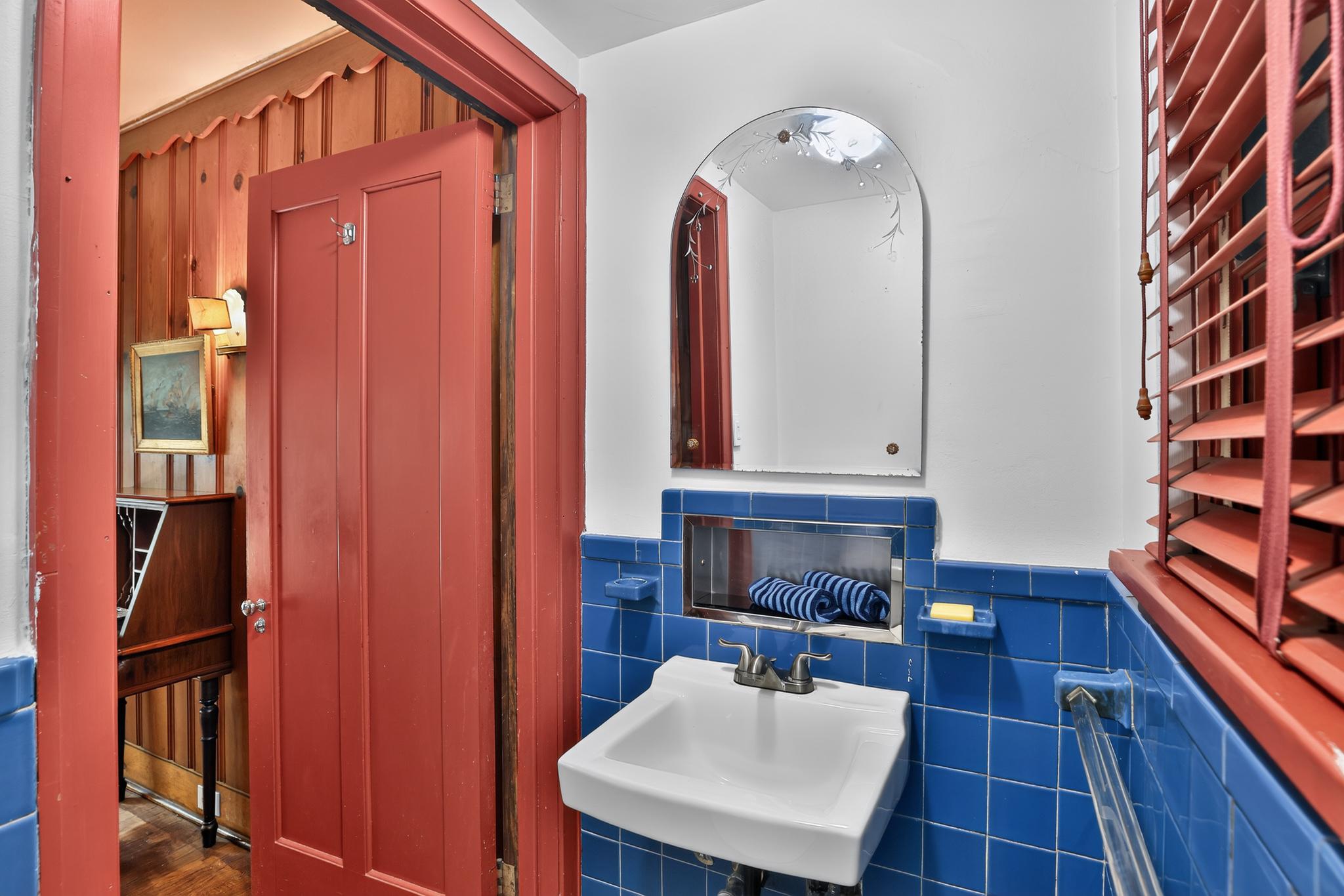 6710 Lincoln Dr Property Photo 10