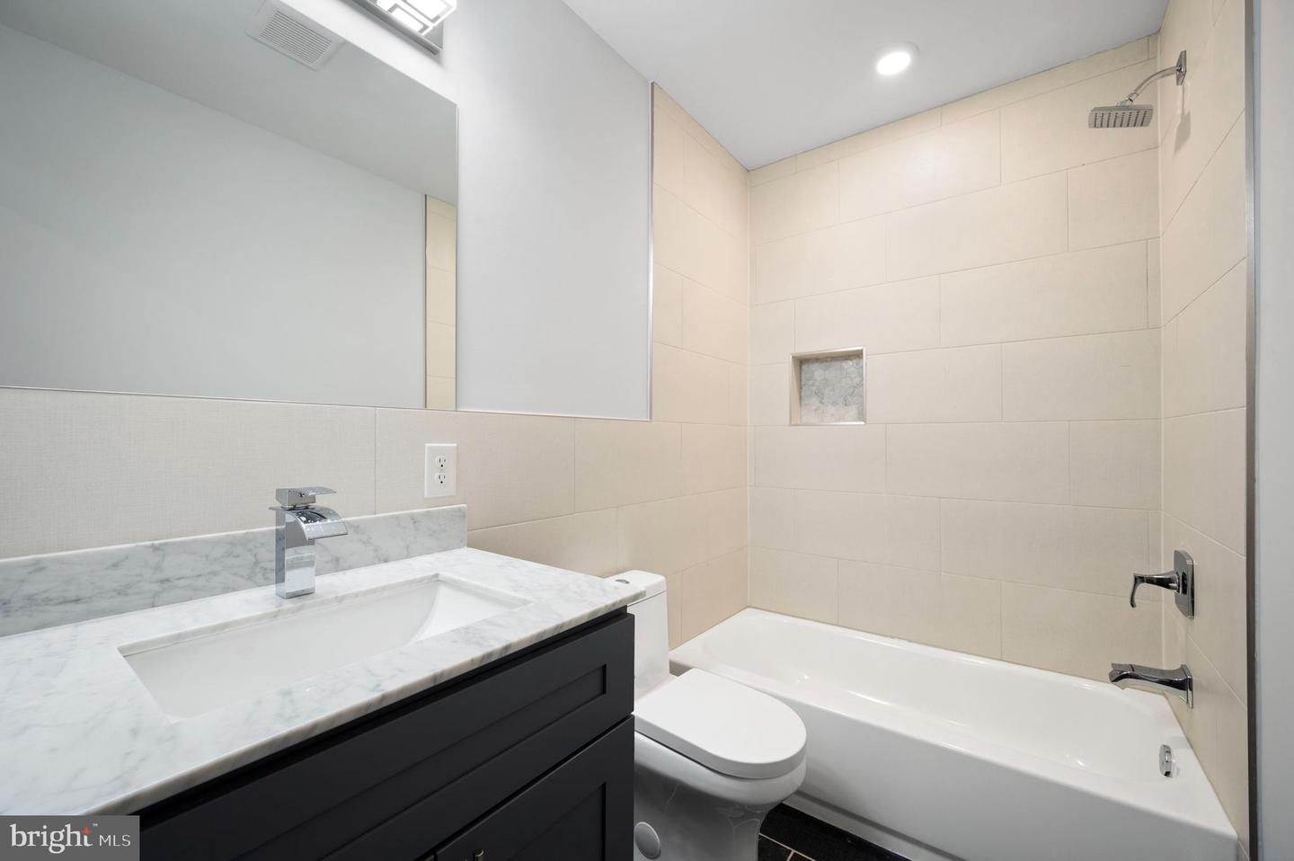 2138 N Franklin St Property Photo 6