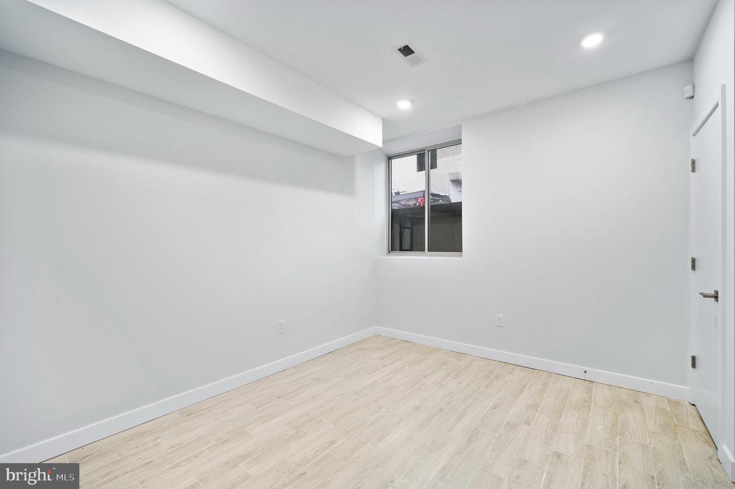 2138 N Franklin St Property Photo 9