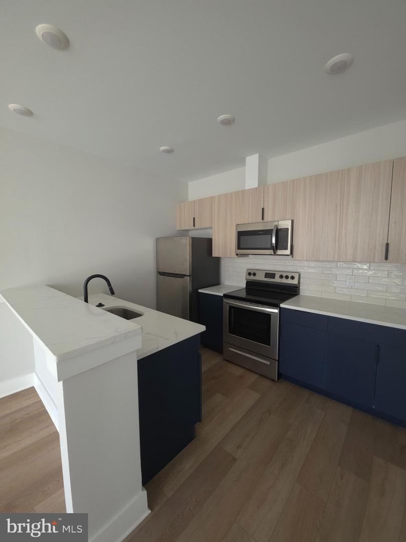 3503 Midvale Ave #506 Property Photo 27