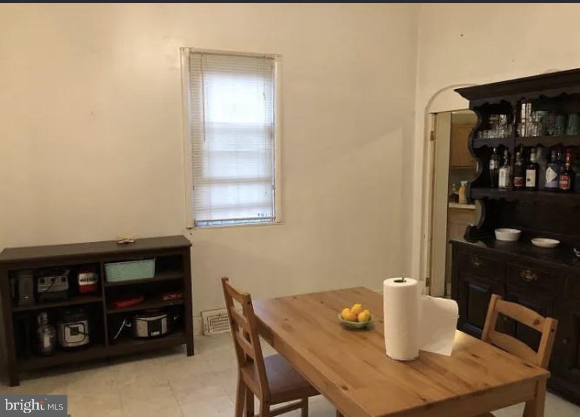 2070 E Somerset St Property Photo 12