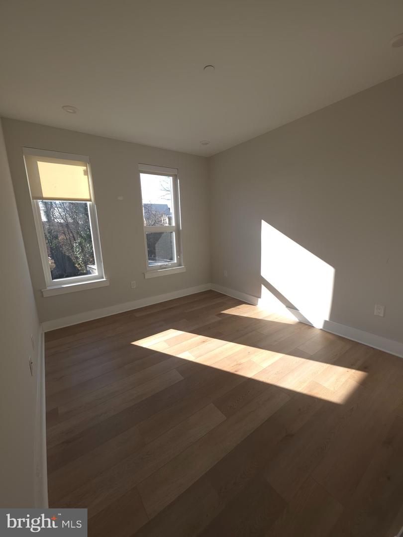 3503 Midvale Ave #404 Property Photo 31