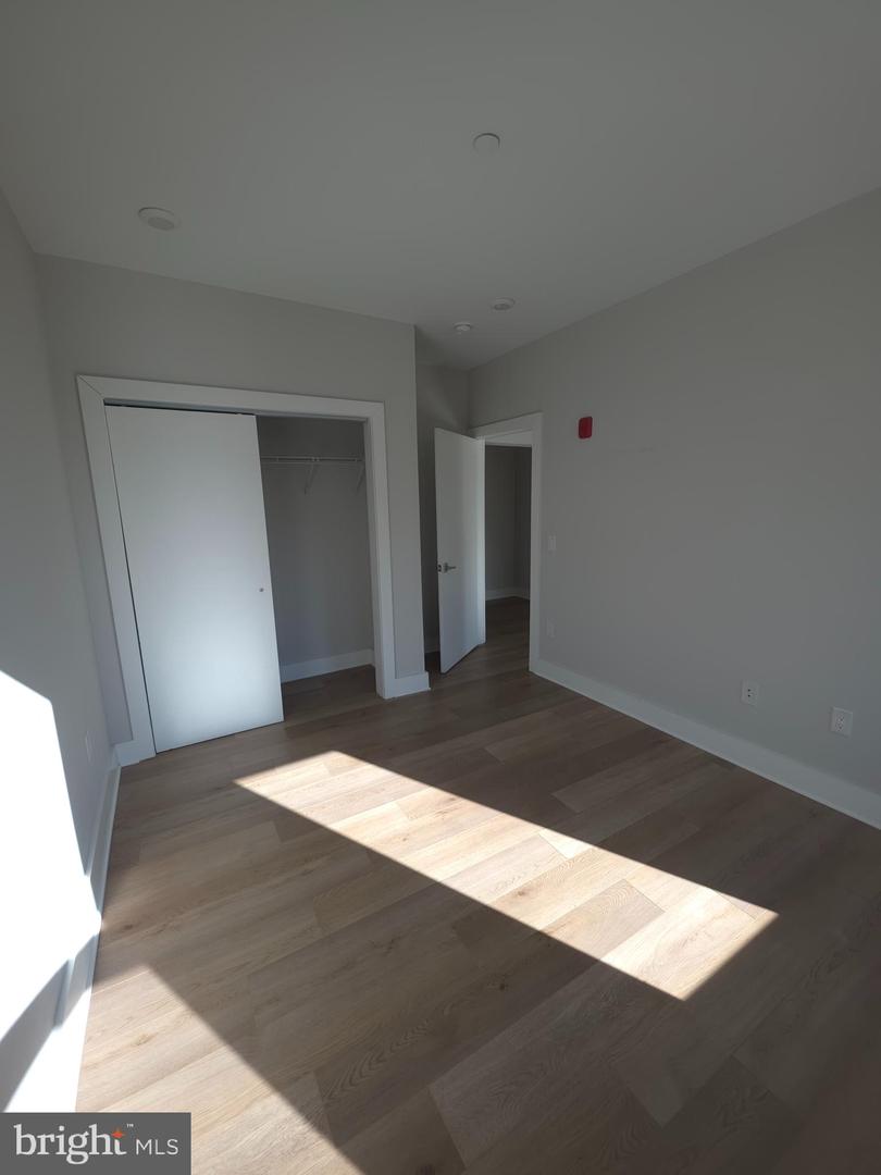 3503 Midvale Ave #404 Property Photo 32