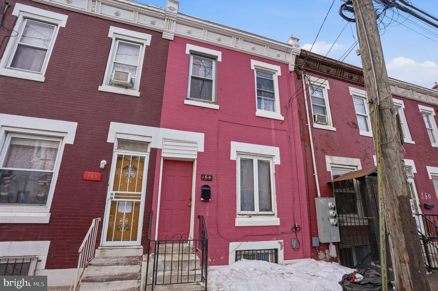 164 E Ontario St Property Photo 2