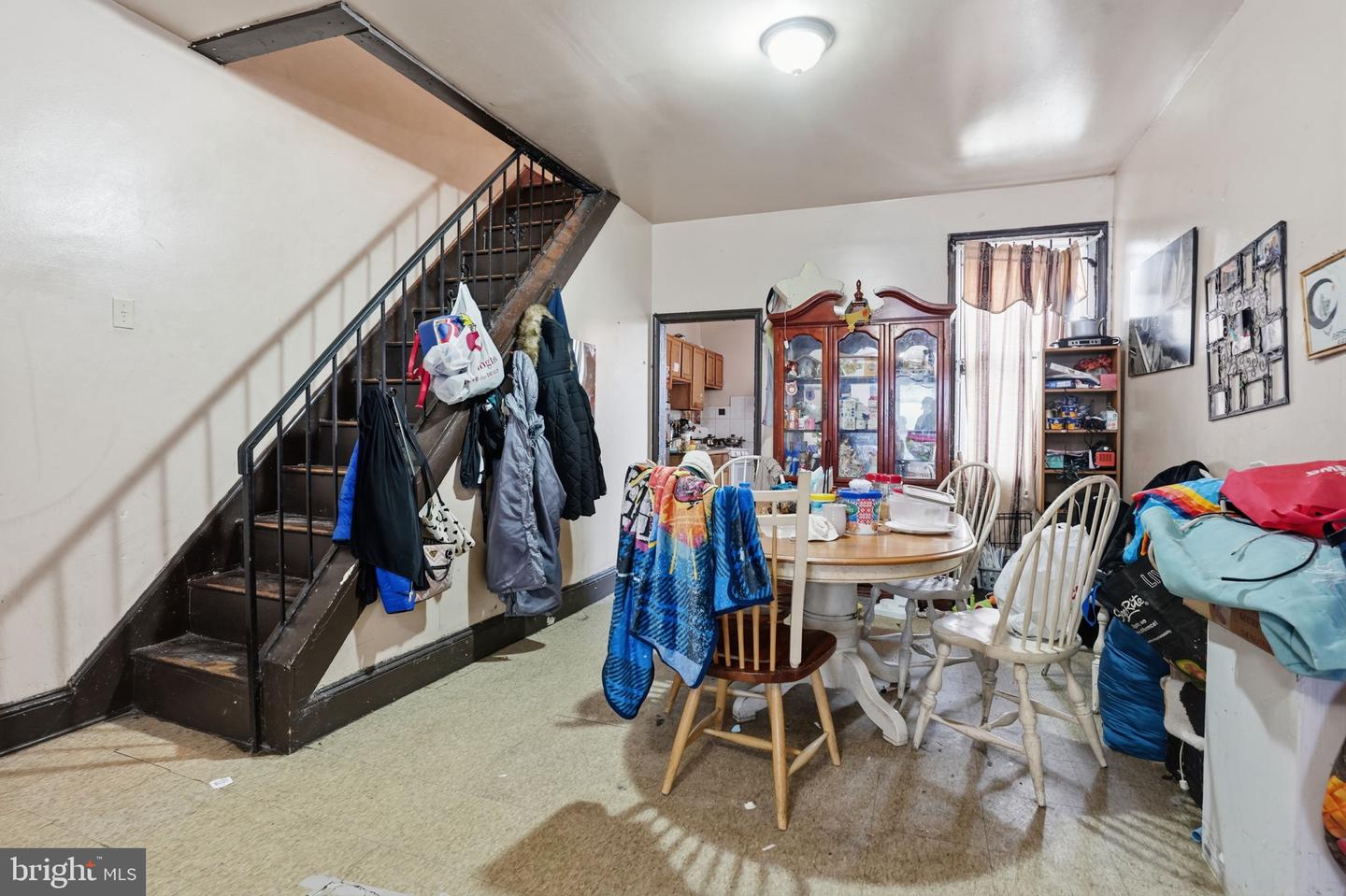 164 E Ontario St Property Photo 3