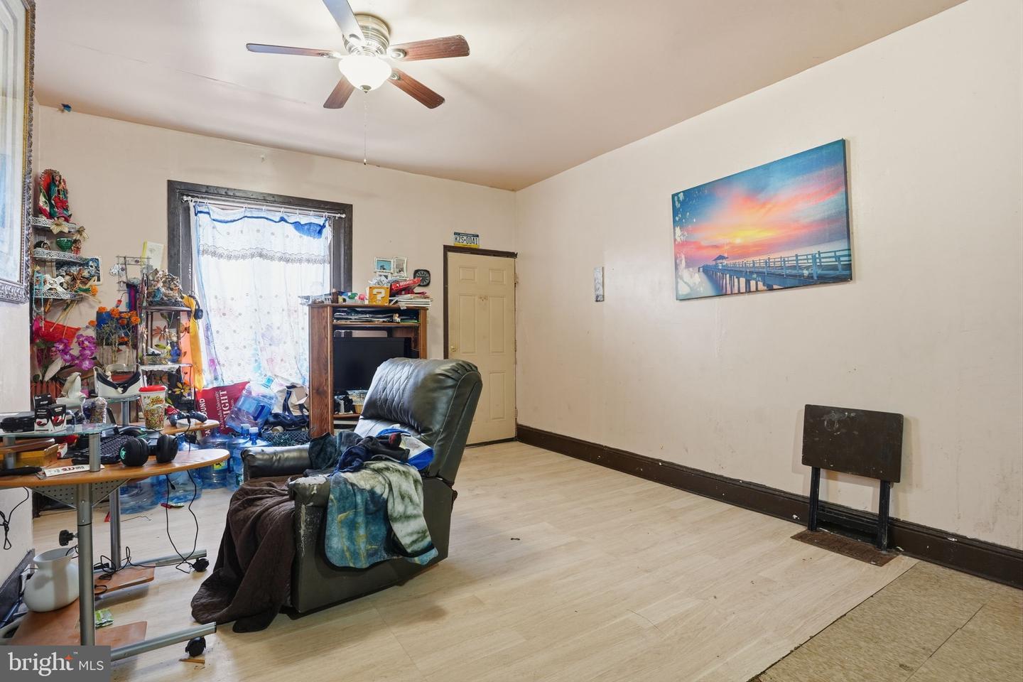 164 E Ontario St Property Photo 4