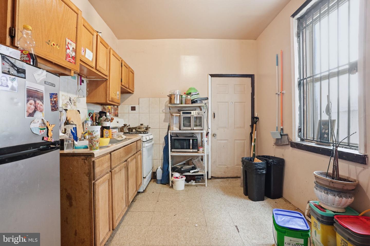 164 E Ontario St Property Photo 6