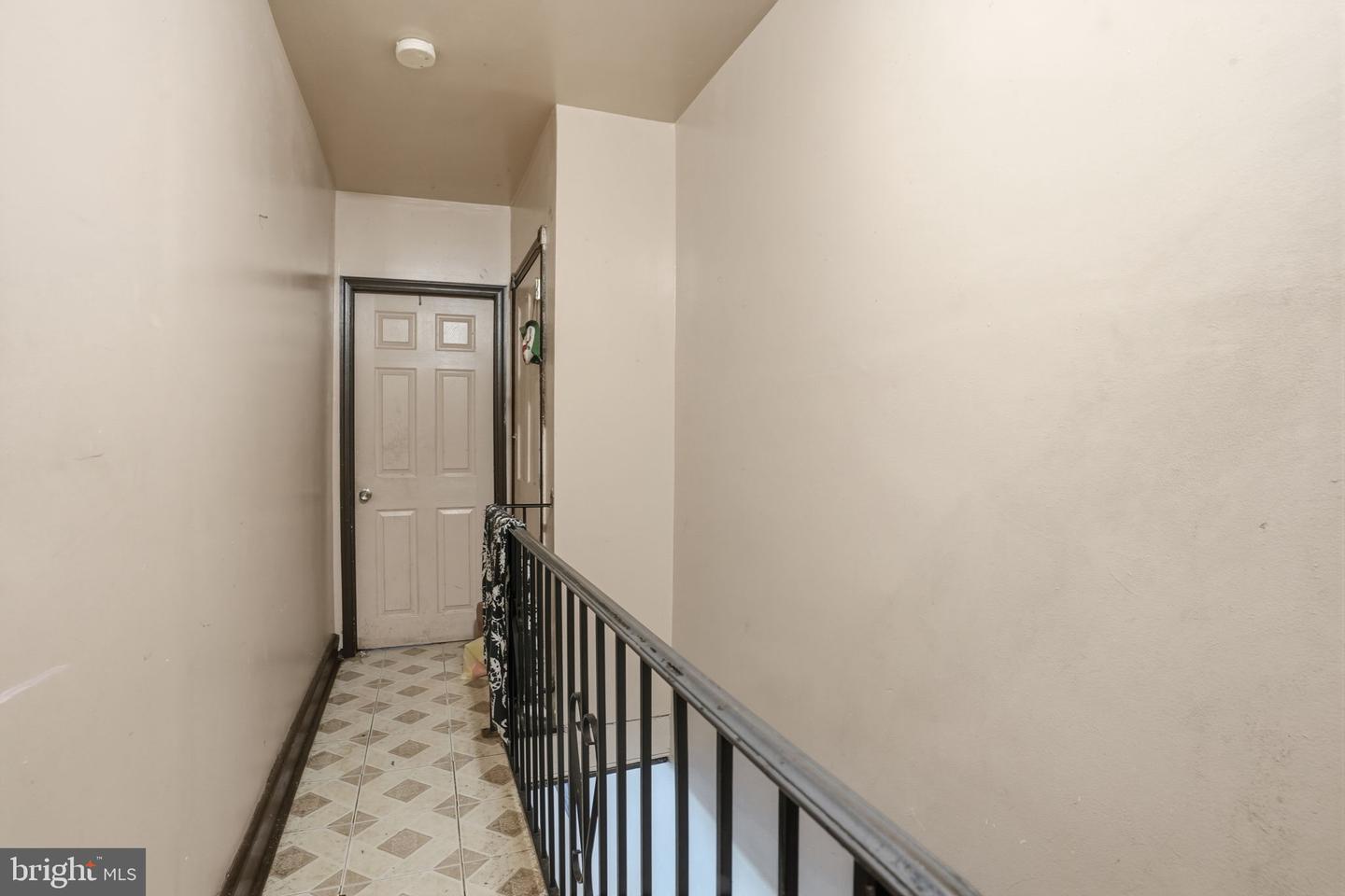 164 E Ontario St Property Photo 9