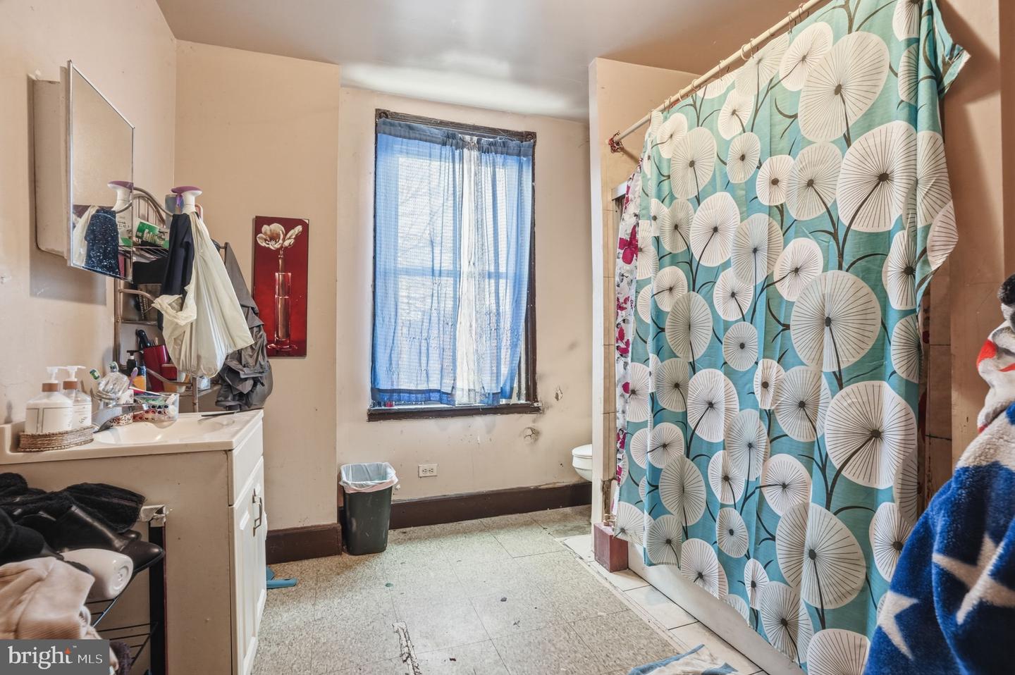 164 E Ontario St Property Photo 10