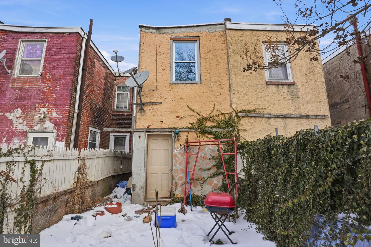 164 E Ontario St Property Photo 12