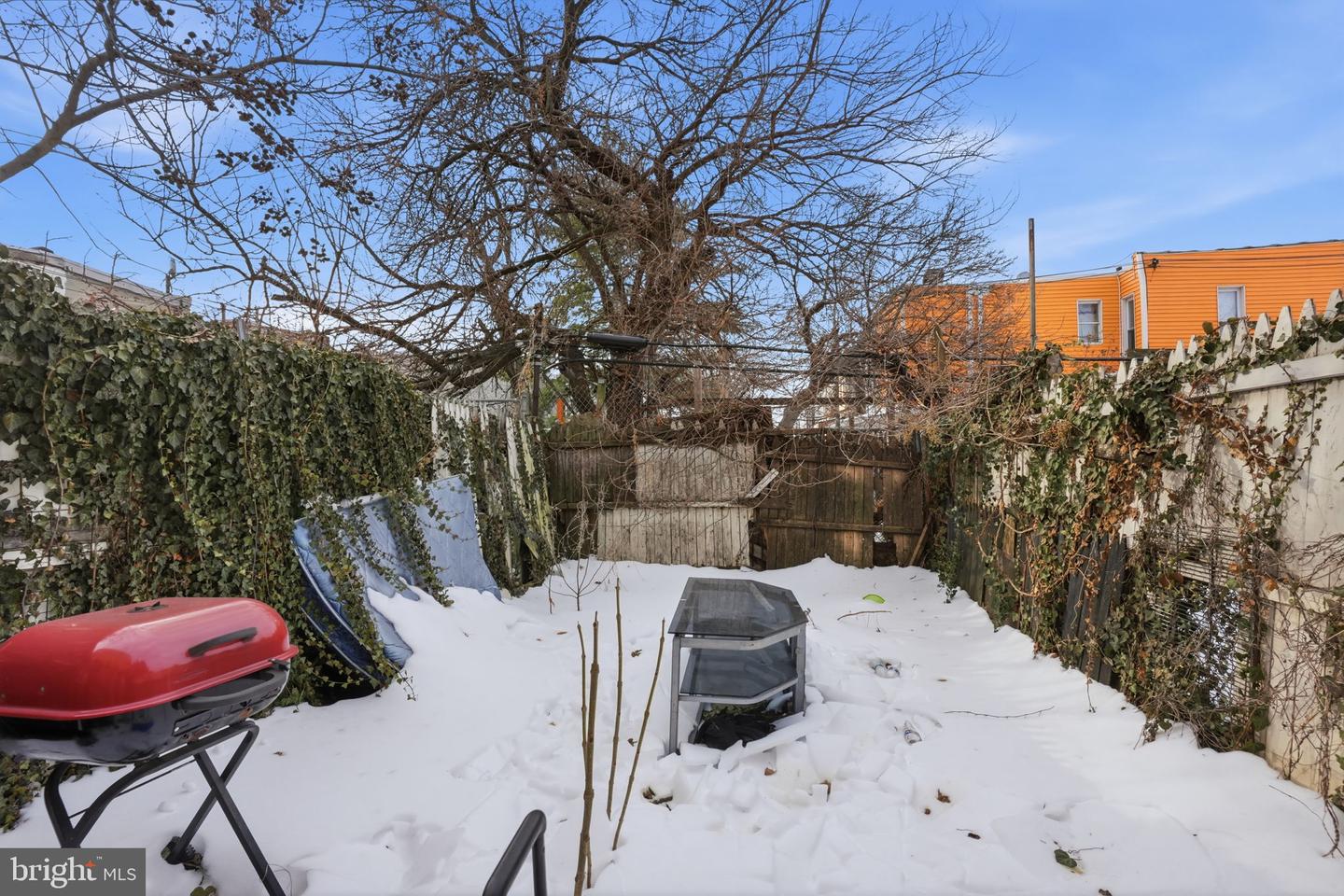 164 E Ontario St Property Photo 13
