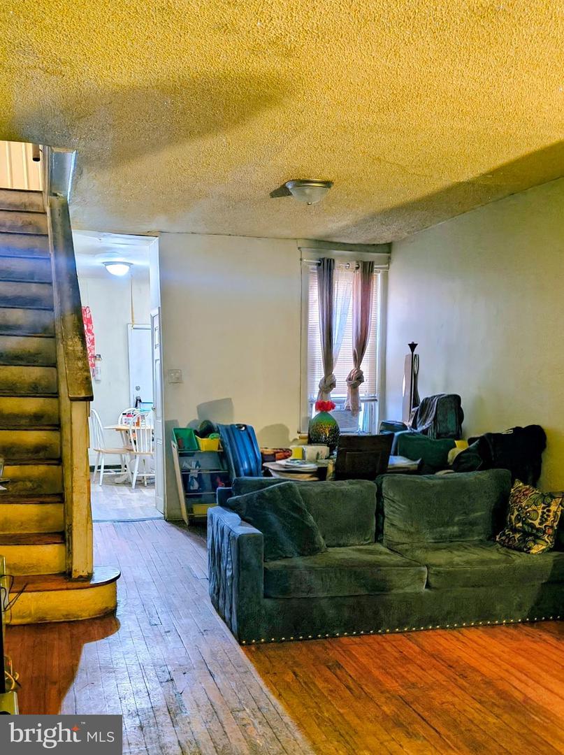 5330 Lesher St Property Photo 4