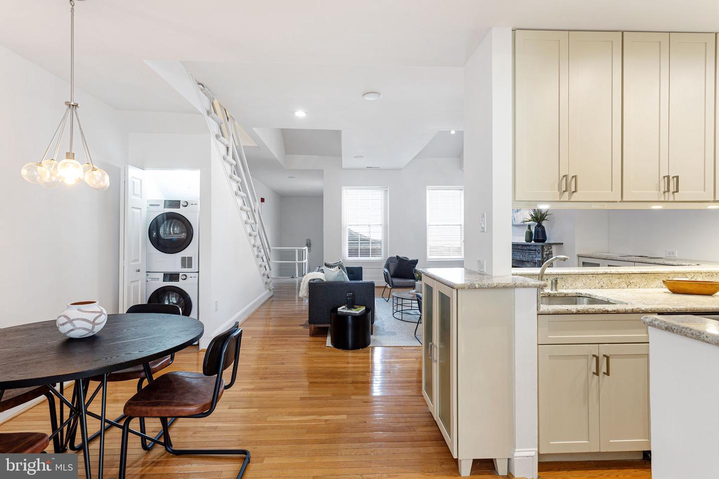306 S 10th St #d Property Photo 6