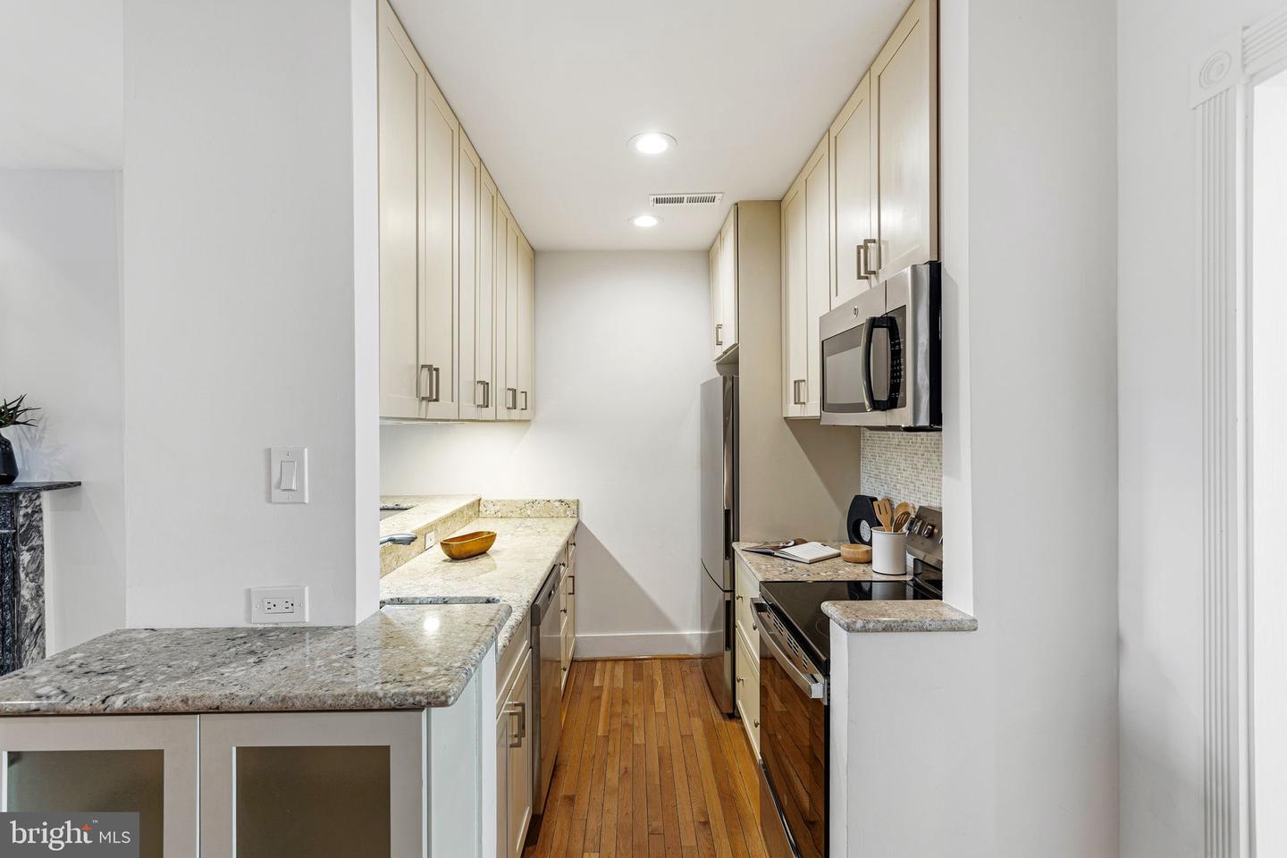 306 S 10th St #d Property Photo 7