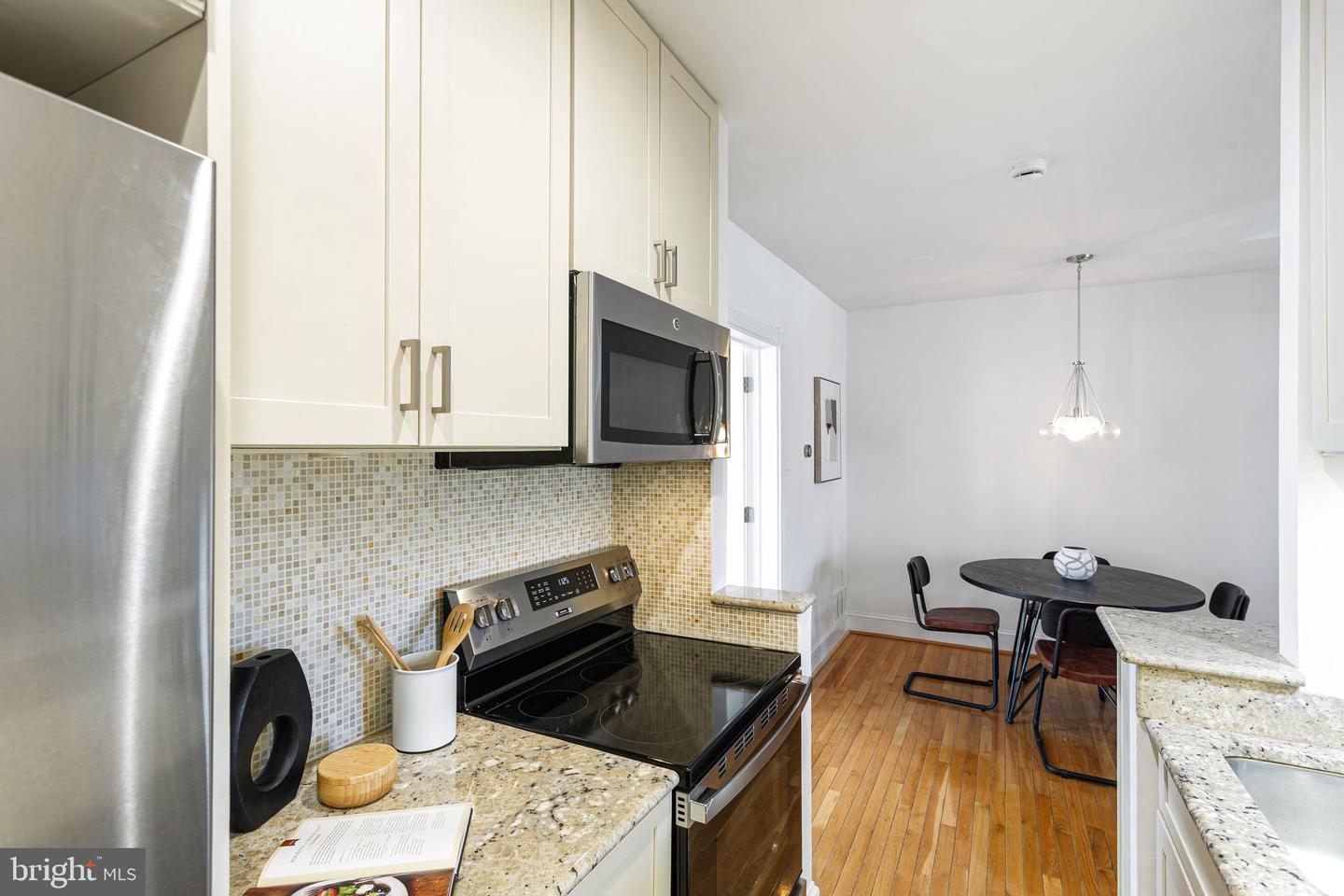 306 S 10th St #d Property Photo 8