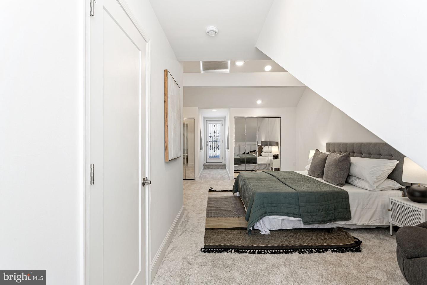 306 S 10th St #d Property Photo 12