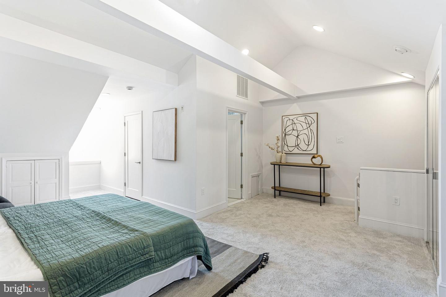 306 S 10th St #d Property Photo 13